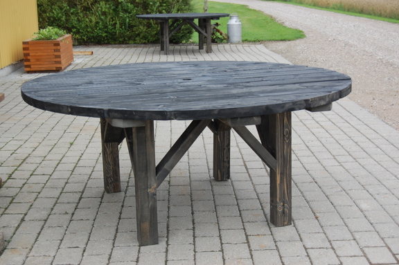 Sort rundt havebord
