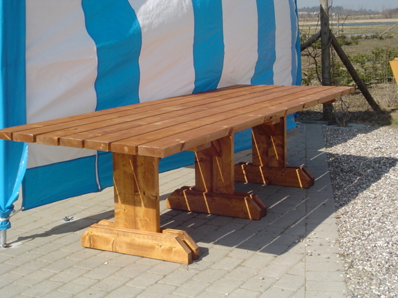 Langt havebord